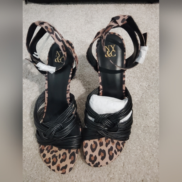 NWT NEW YORK AND COMPANY LEOPARD PRINT OPEN TOED HEEL - Picture 1 of 2